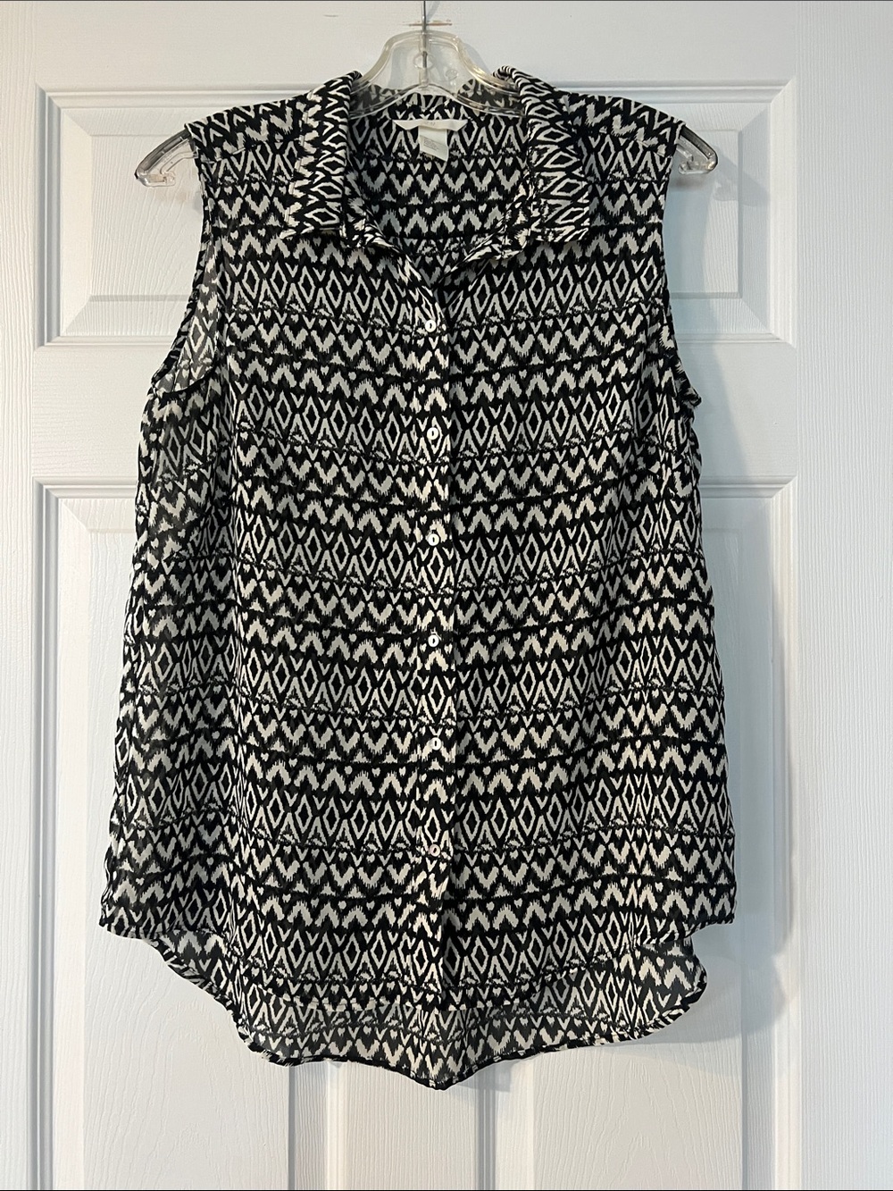 H&M Black & White Sleeveless Geometric Button-Front Camisole